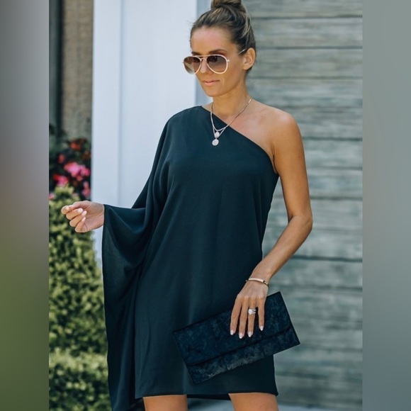 Gorgeous! Simple Black One Shoulder Dress. - Picture 2 of 4